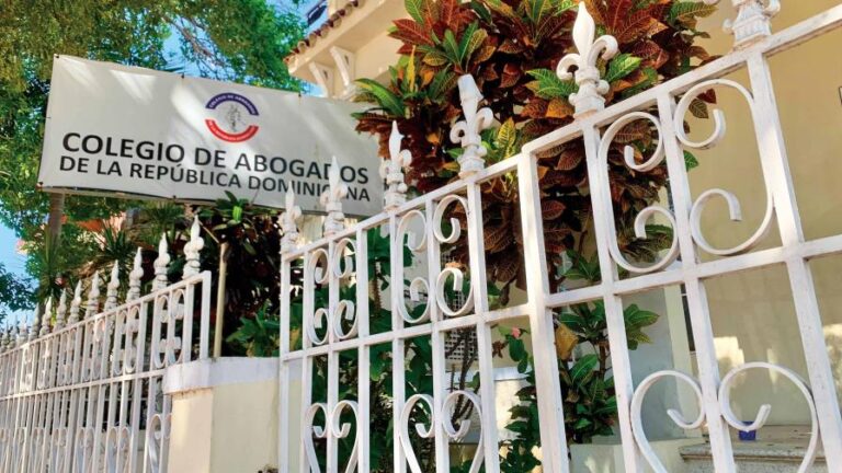 imagen-05122023-colegio-de-abogados-bajo-candado-tras-polemica-en-elecciones-2_1-focus-0-0-896-504