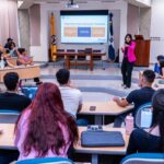 03.-Pamela-Pichardo-imparte-charla-de-finanzas-personales-1170x658