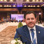 Senador Aneudy Ortiz participa en diálogo “Parlamentos y Prosperidad 2025” en Santo Domingo - Imagen