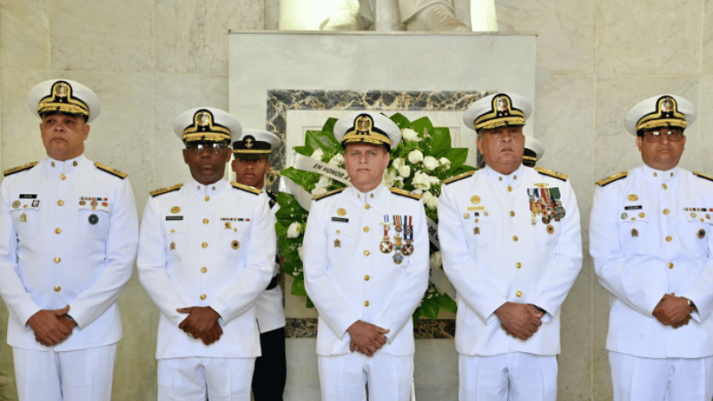 La Armada de la República Dominicana rinde tributo a los Padres de la Patria con ofrenda floral - Imagen