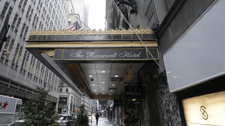Cierre del Refugio para Migrantes en el Hotel Roosevelt: Un Hito para Nueva York - Imagen