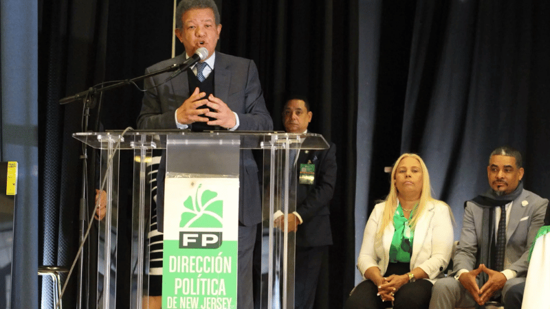 Leonel Fernández critica negligencia del gobierno ante intoxicación de estudiantes en provincia Duarte - Imagen