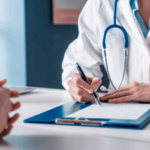 Aumento salarial para médicos ya es un hecho; inician a recibir su reajuste - Imagen