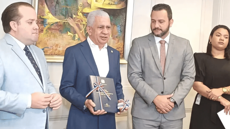 Ministro de la Presidencia y presidente del Senado desmienten estancamiento en elección del Procurador General - Imagen