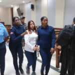 Condenan a 30 años de prisión a mujer que incendió la casa de su pareja en el Distrito Nacional - Imagen