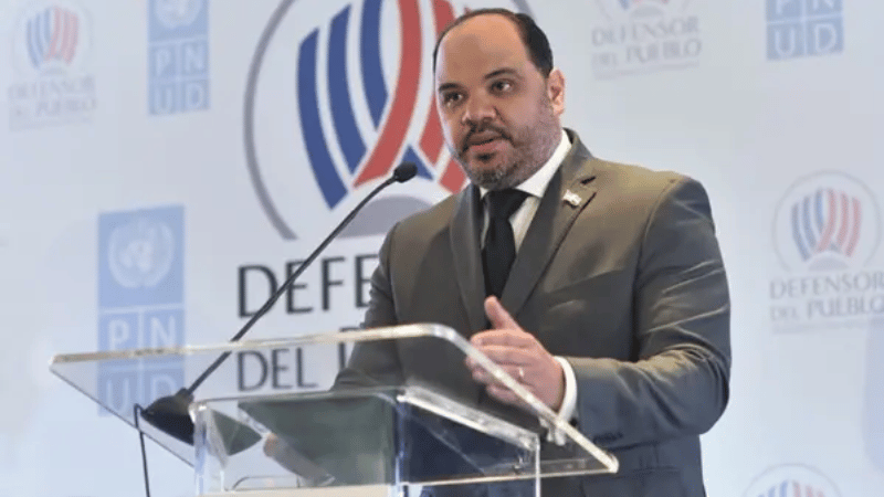 Defensor del Pueblo, Pablo Ulloa, es enviado a juicio de fondo por presunta violación a la Ley de Símbolos Patrios - Imagen