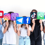 "Cuando la Fama se Compra y Vende: El Síndrome del Like en las Redes Sociales" - Imagen