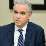 Ministro de Educación se pronuncia sobre caso de estudiante en Santiago - Imagen