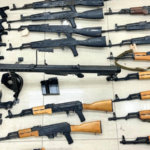 Decomisan arsenal de armas en empresa de transporte con destino a Haití - Imagen