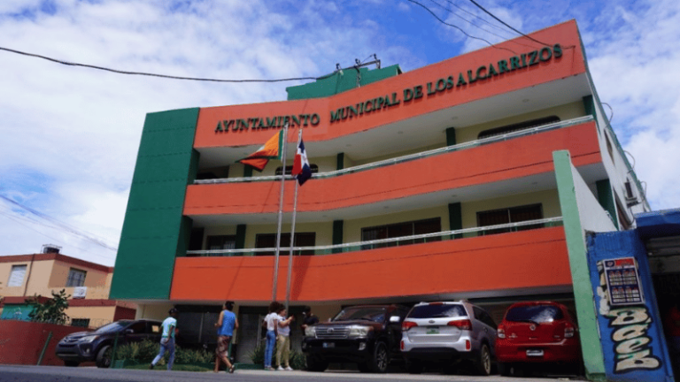 Ayuntamiento de Los Alcarrizos da primer picazo para construcción de oficinas de la DIGESETT - Imagen