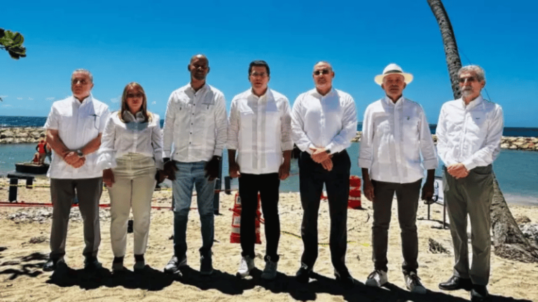 Ministerio de turismo inicia construcción de muelle turístico en Caleta, la Romana - Imagen