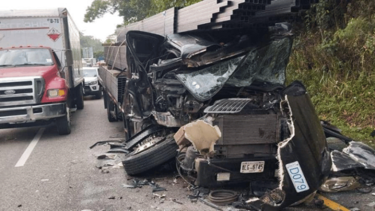 Accidente múltiple en Loma Miranda paraliza el tránsito en la autopista Duarte - Imagen
