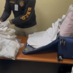 Capturan a ciudadano español con 55 prendas de vestir impregnadas de cocaína en el Aeropuerto del Cibao - Imagen