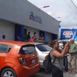 Asaltante roba dinero de la Asociación Romana de Ahorros y Préstamos; lamentan muerte del vigilante - Imagen