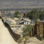 Drástica caída en detenciones de inmigrantes en la frontera sur de EE.UU. - Imagen