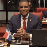 Senador Carlos Gómez destaca por su millonaria fortuna, superando a todos sus compañeros del Senado - Imagen