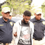Segundo teniente de la Policía buscado por doble homicidio se entrega a las autoridades - Imagen