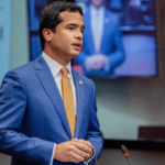 Omar Fernández critica cobro en ambas direcciones del nuevo peaje en la Autopista Duarte - Imagen
