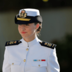Ministra de Igualdad de España denuncia "mirada machista" en fotos de la princesa Leonor en bikini - Imagen
