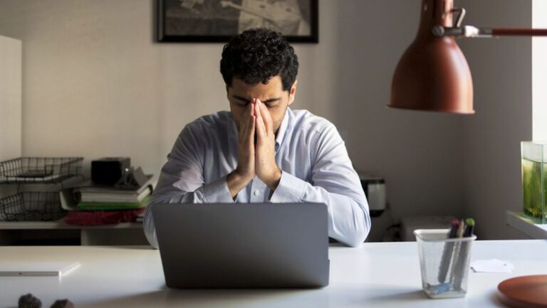 Estafas laborales disfrazadas de trabajos sencillos en línea - Imagen