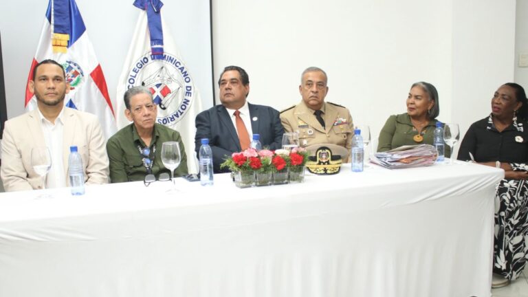 Permiso digital de menores genera RD$1.3 millones para notarios durante agosto - Imagen
